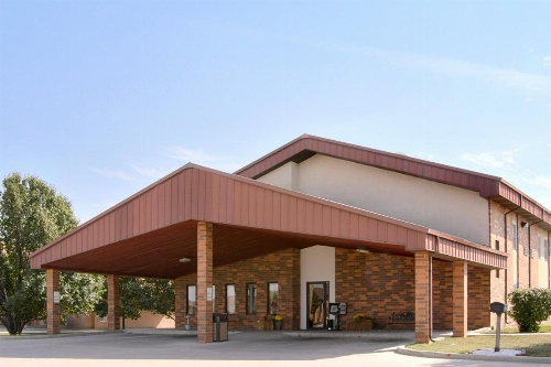 Super 8 by Wyndham Tuscola image 12